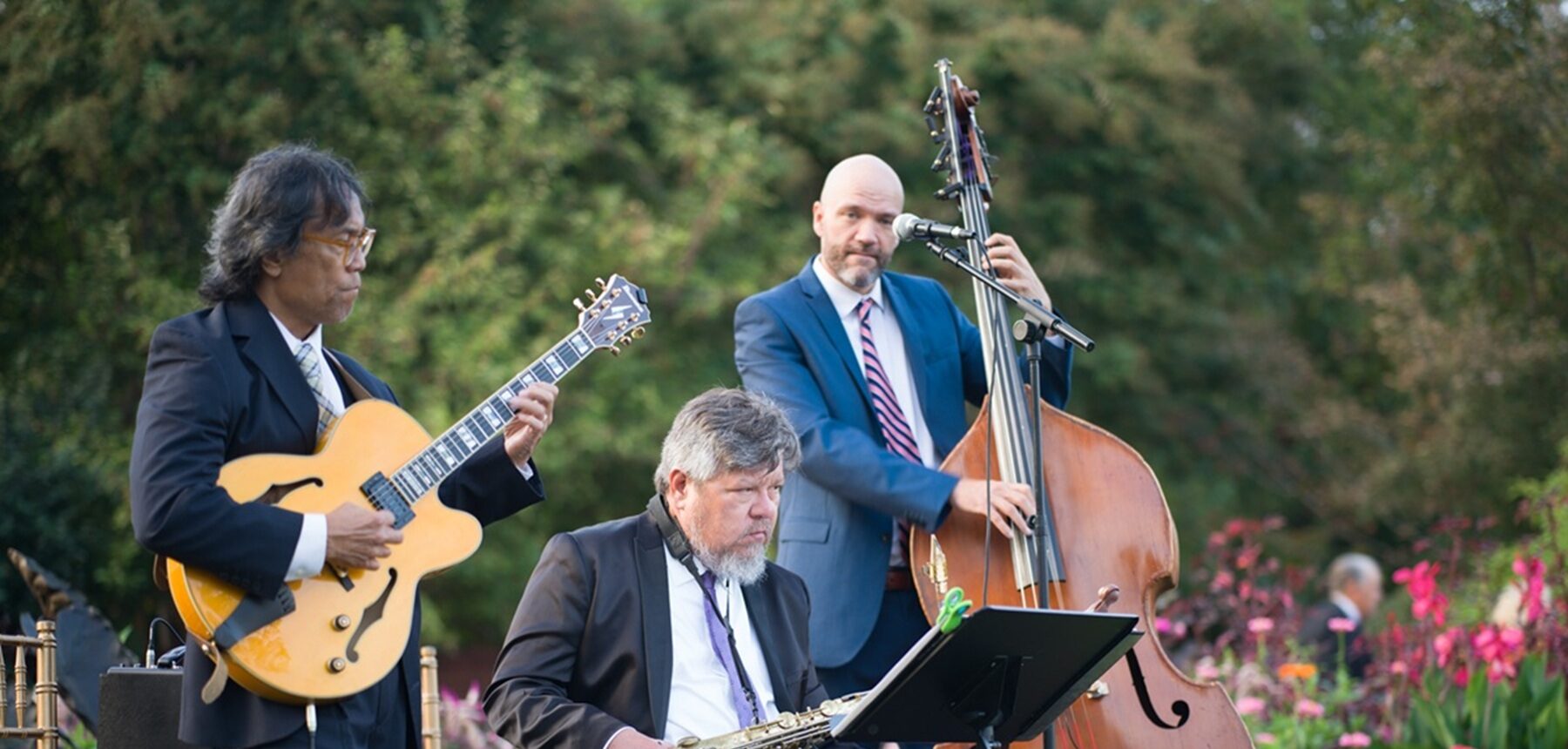 JAZZ TRIO 2_ IN THE GARDEN BEFORE DINER_AHS (1 of 1)_Ally