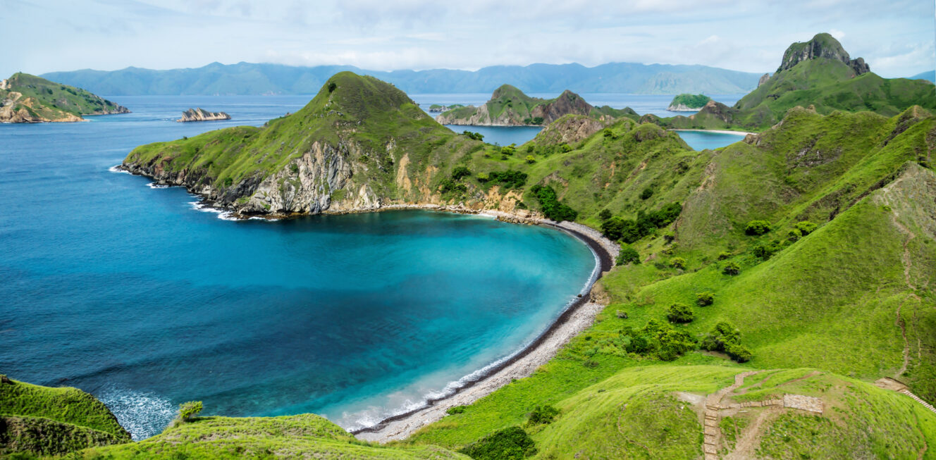 Komodo National Park ID 150545027 I Beach © Loeskieboom I Dreamstime.com